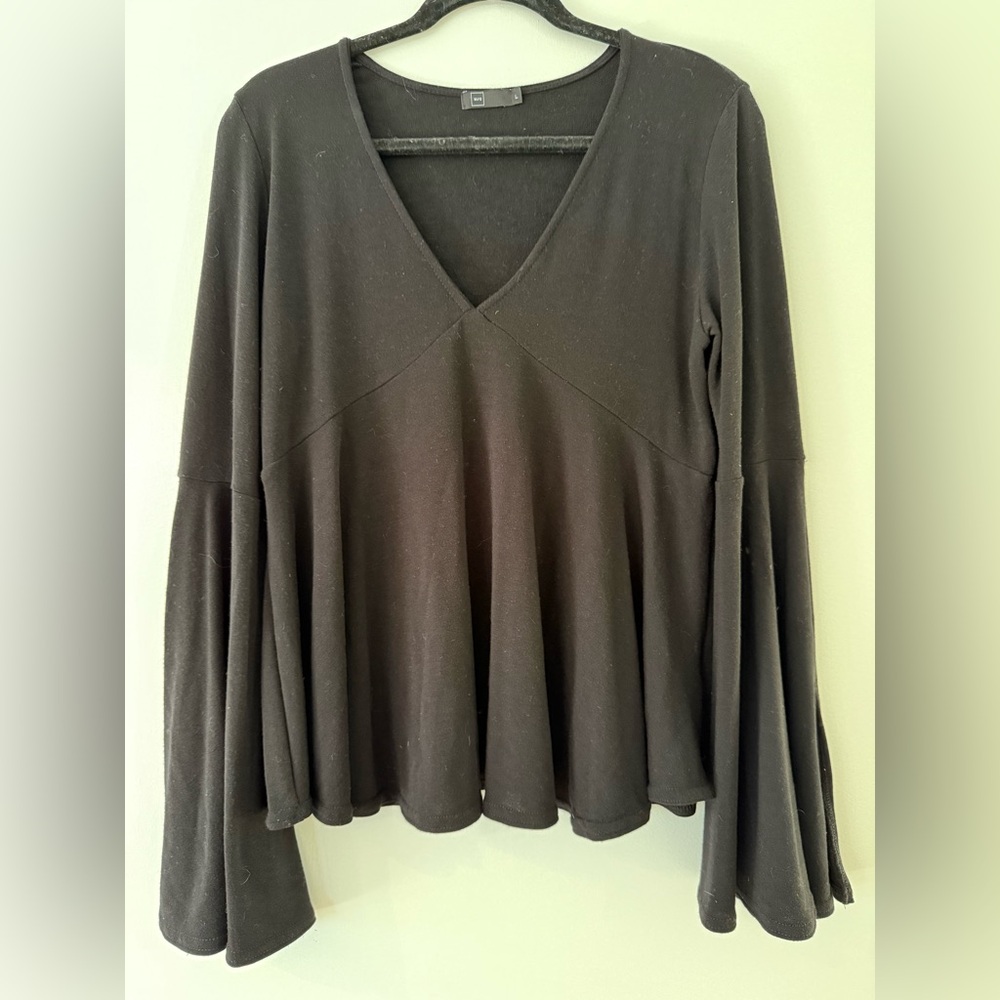 Black vneck flare long sleeve top